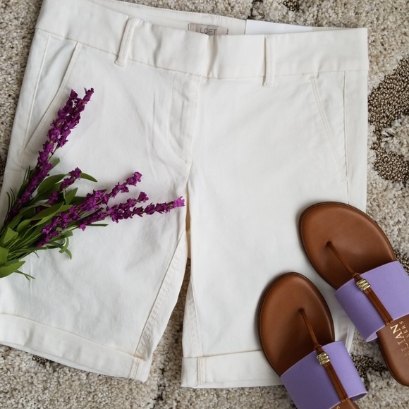 LOFT Pants - Light Cream Bermuda Roll Shorts | Size 2
